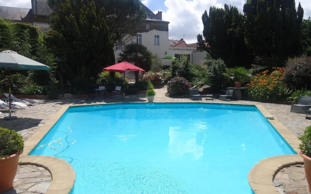 Hotel Le Manoir De La Barbacane