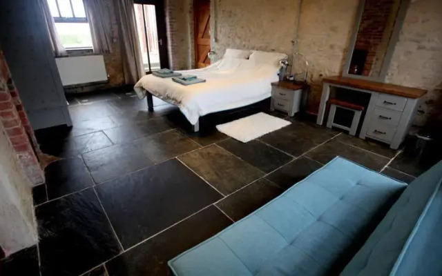 Lower Thurlibeer Holiday Home