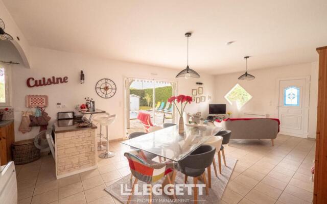 Beautiful Louisiana villa sleeps 6 with pool