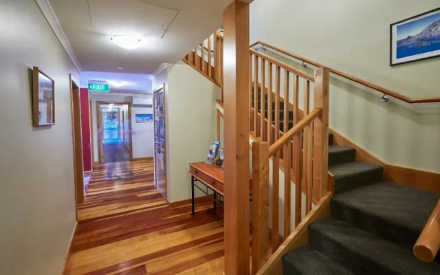 Aoraki Mount Cook Alpine Lodge