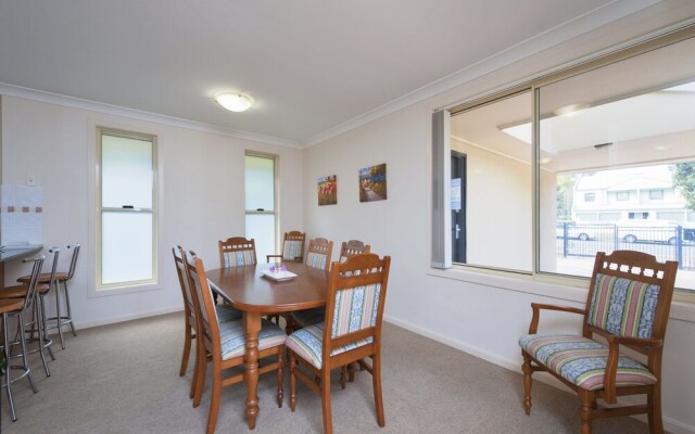 Lagoons Estate, 6 Dowling Street