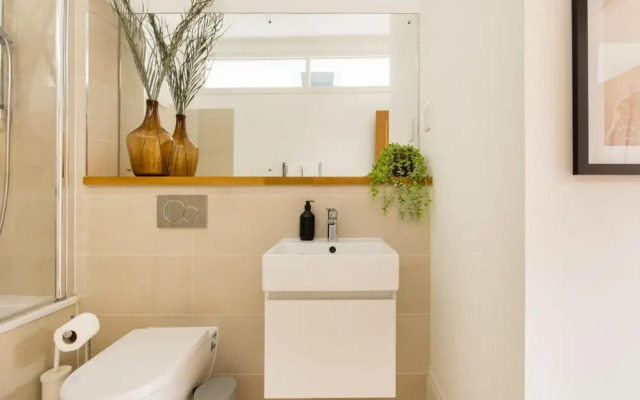 The Tooting Hideout - Dazzling 3bdr Flat With Balcony