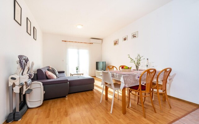 Beautiful Apartment in Rovanjska With 2 Bedrooms and Wifi