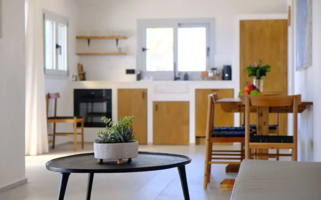 Evia Bay Suites & Retreats