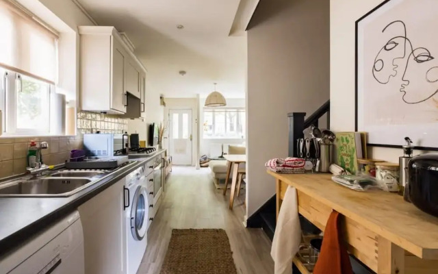 The Peckham Sanctuary - Snazzy 3bdr House With Patio