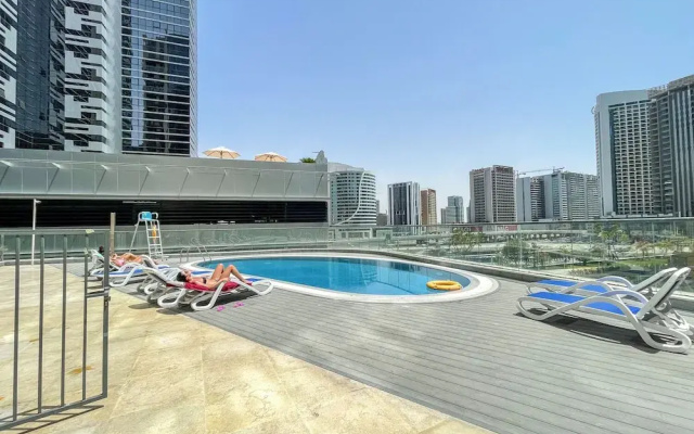 Heaven Crest Vacation Homes Downtown - Studio, 1, & 3 Bedroom Suites 2 minute walk to Dubai Mall and Burj Khalifa