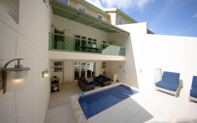Luxury 3-bed Villa, St James, Near Beach & Gym