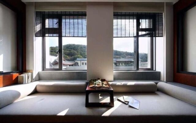 Ruyi Ge Putongshan International Buddhism Culture Communication Center