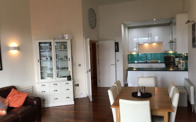 Modern 2 Bedroom Apartment City Centre