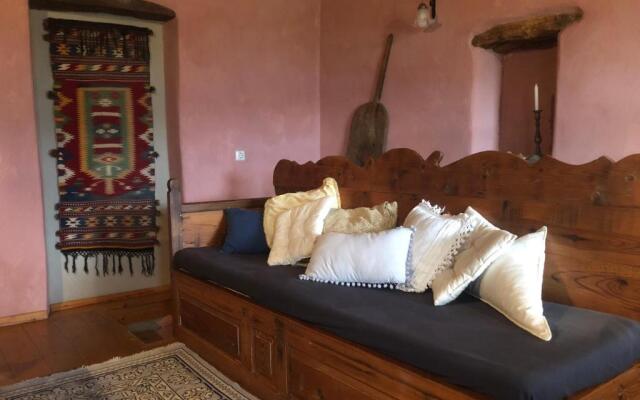 LITTLE HOUSE, Charming Village House with Fantastic View