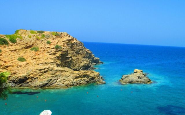 Studio in Roumeli, With Pool Access, Enclosed Garden and Wifi