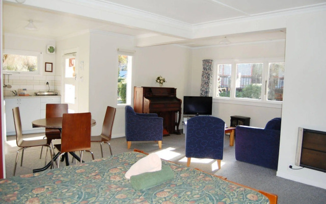 Queenstown Holiday Park & Motels Creeksyde