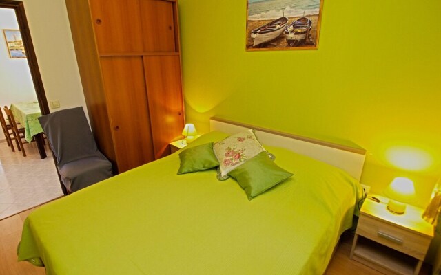 Apartments Orange 768