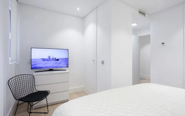 Velazquez Apartments by FlatSweetHome