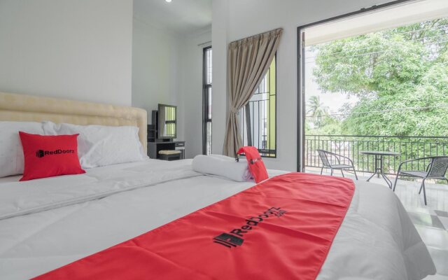 Cemara Guesthouse by RedDoorz