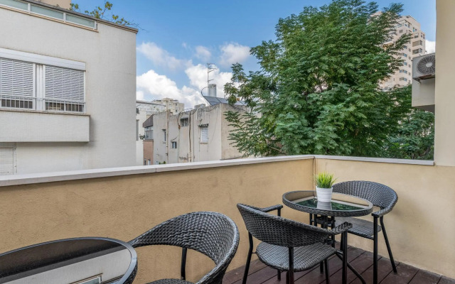 Ben-Gurion BLVD 2BDR close to the beach