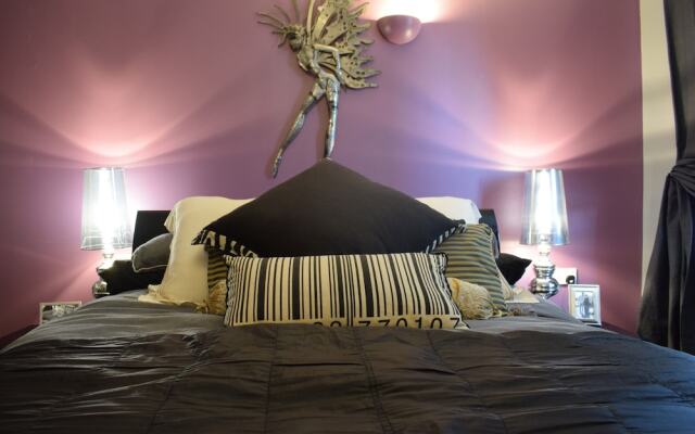2 Bed Flat in Shoreditch With Balcony