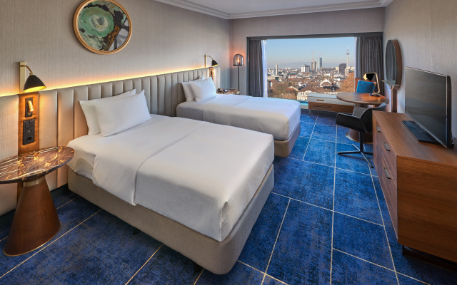 Hilton Frankfurt City Centre - Image 5
