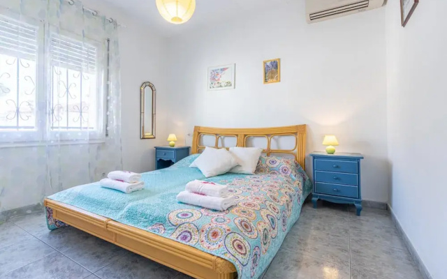 Apartment in Empuriabrava Near Sandy Beach