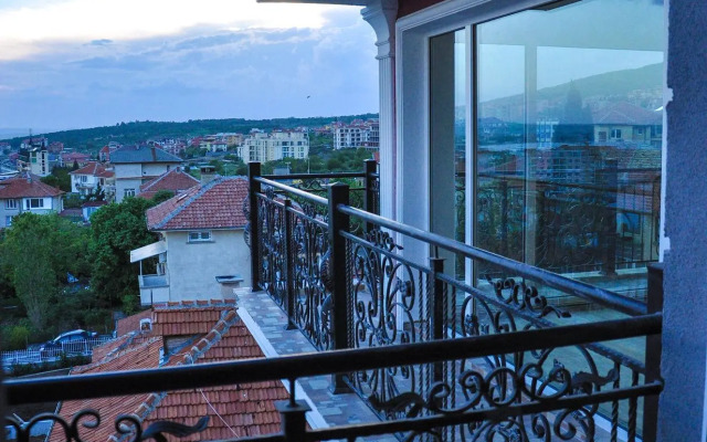 Roel Residence Apartments