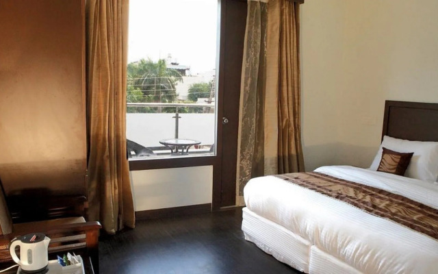 Mavens Orange Artemis Hospital Road