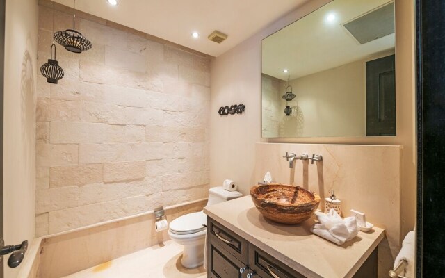 Beautiful 3 Bedroom Condo