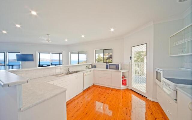Picturesque on Passage - Shute Harbour
