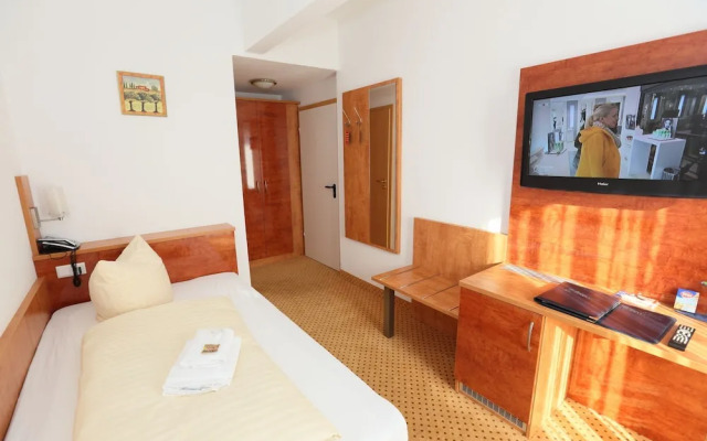 Café & Hotel am Holzhafen