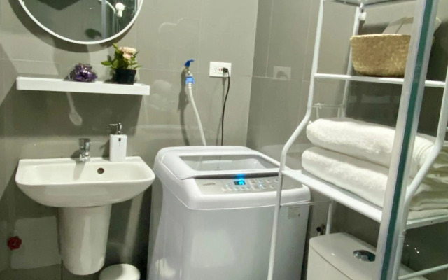Cozy 1br w/ balcony @ AIR Makati * SKYLINE view