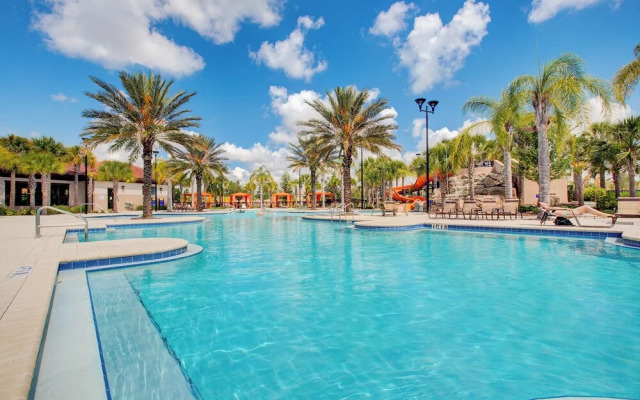 Spacious Home w/ Private Pool/spa! Sleeps 21