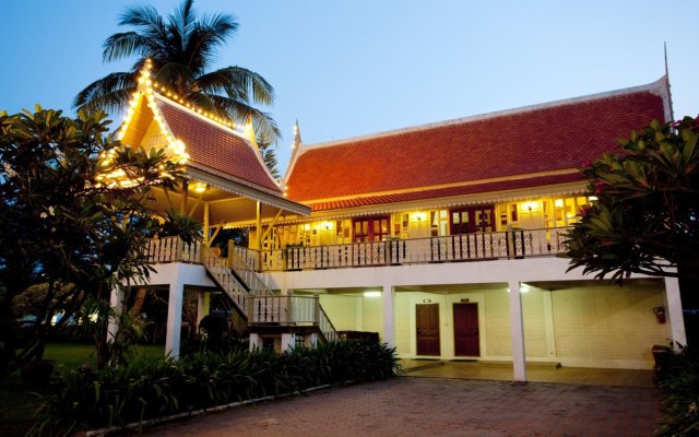 The Cha-am Methavalai Hotel