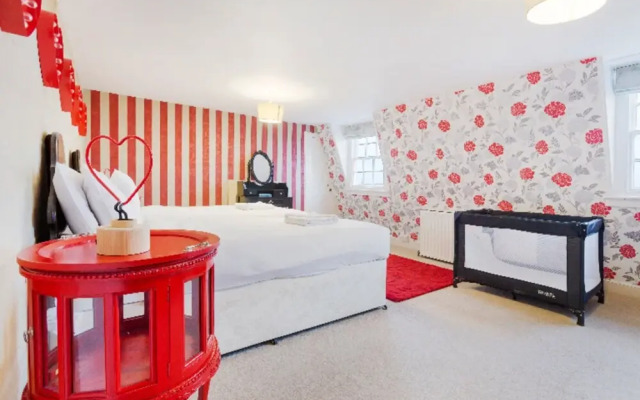The Wonderland Townhouse - Amazing Alice In Wonderland 8Bdr [Vr]