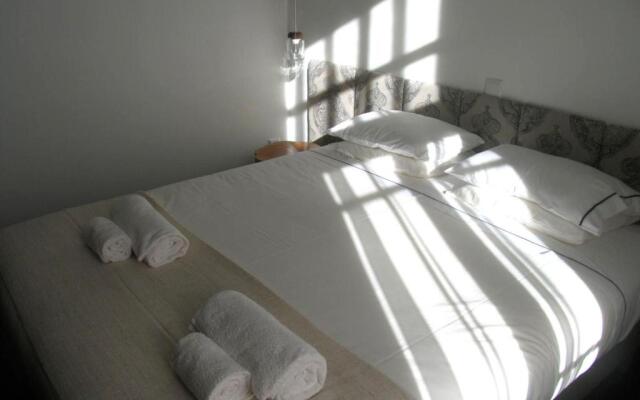 Rosa Biscoito Suites