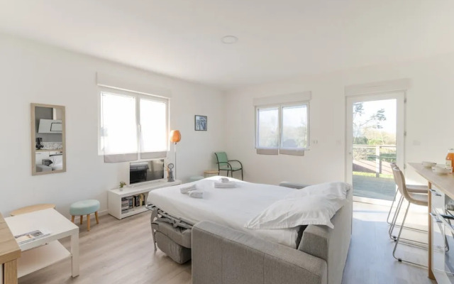 Apartment in Ploudalmezeau Near Treompan Beach