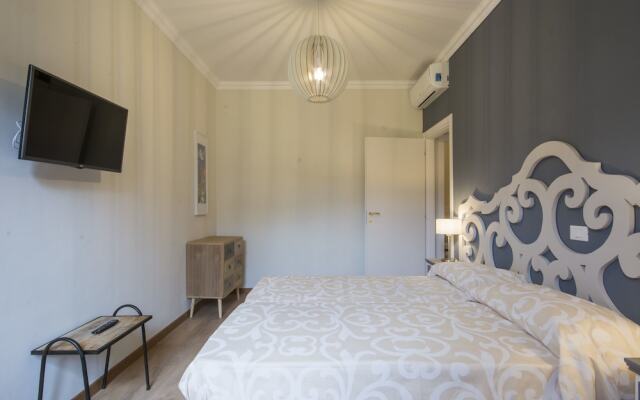 Iris Apartments by Mmega