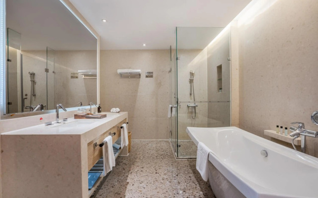 Guangzhou Pearl River International Hotel （Yijing Lu Metro Station）