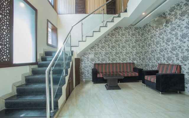 OYO 5738 Hotel Lords Inn