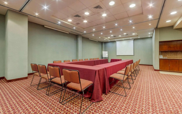 Quality Inn Monterrey La Fe
