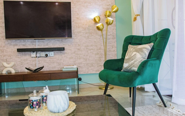 Moonlight Manor by Edmor Suites.