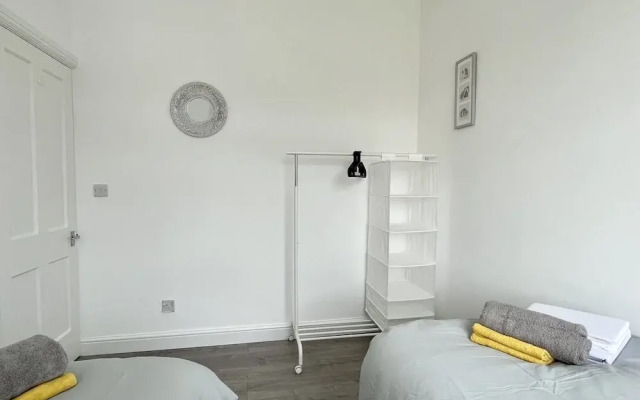 Worksop Newly Refurbished 3-bedroom House