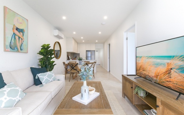 Oceanside Apartment With Bay Views – Guest Rooms – Batemans Bay