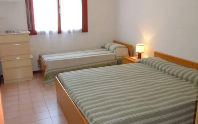 Beautiful Apartment for 5 People -terrace-pool-tv
