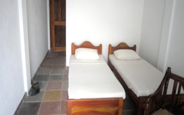 Hotel Lean @ 83