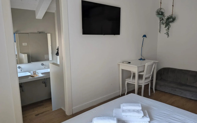 Cosmopolitan Central Rooms
