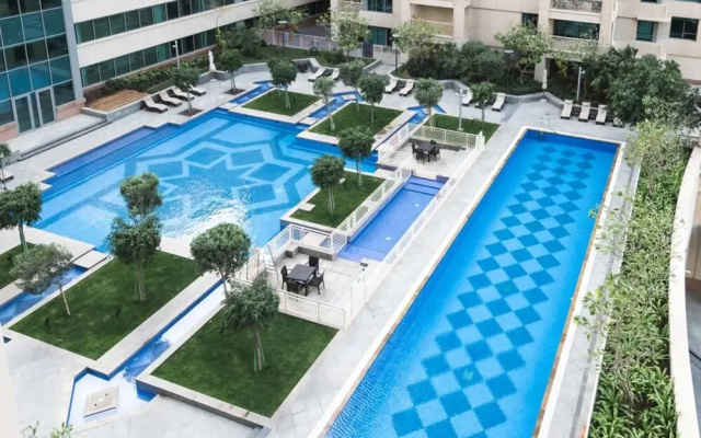 Maison Privee - Radiant Urban Retreat with Iconic Burj Khalifa Vws