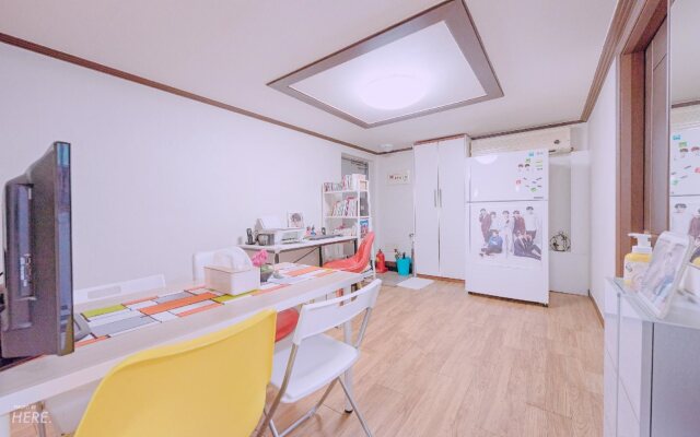 Kpopstarz Guesthouse - Women Only