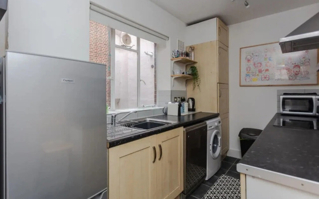 Spacious 2 Bedroom Apartment Near Hampstead Heath