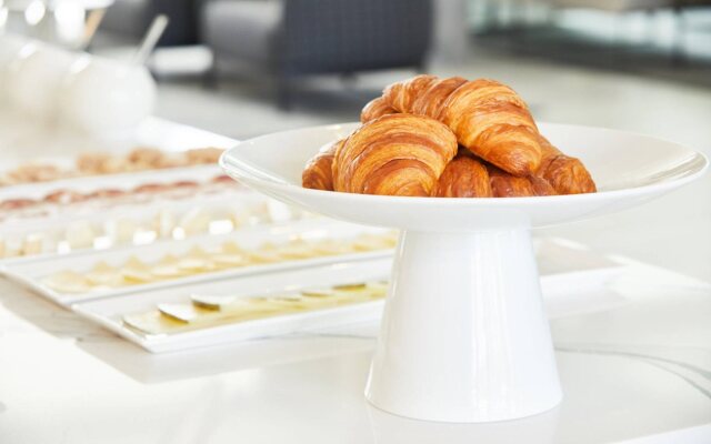 AC Hotel by Marriott Phoenix Biltmore