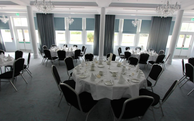 Yarrow Hotel