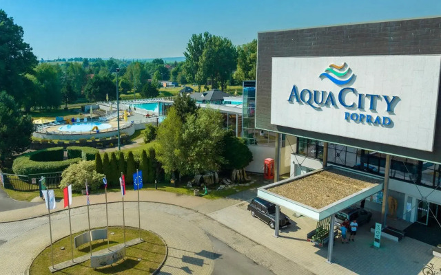 Hotel AquaCity Seasons